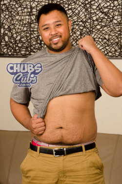 chubsandcubs: Koa’s hubby encouraged him to do a porn shoot. And we’re SO glad he did. Watch his big 4-day-built-up cumshot at CHUBS&amp;Cubs.com – Click here! 