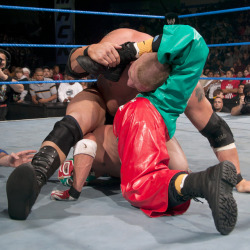 fishbulbsuplex:Brock Lesnar vs. Rey Mysterio