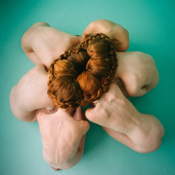 limbotilstand:featureshoot:‘GINGER ENTANGLEMENT’ GIVES NEW MEANING TO THE NUDE FEMALE FORM http://bit.ly/1F6EQ6LPhoto: Amanda Charchian