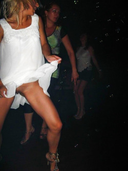carelessnaked:  Accidentally showing up her pussy while dancing in the bar 