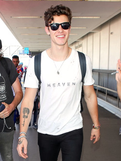 thedailyshawnmendes:Shawn at airport in Los Angeles, California 09/26/18