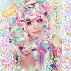 mahouprince:  I wish I got a better selfie of my decora look from zenkaikon but I was having too much fun to remember to take one oops~ 