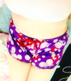 in-the-name-of-vodka:  Forever In love with my hippo shorts. 😍💜