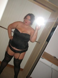 chubby-selfie:  Hello, I’m Lisa. Do you like me? If yes, check my dating profile.
