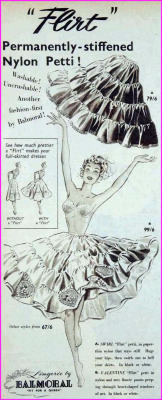gutmamasboy3: Der Petticoat, ideal zum drunter krabbeln !!