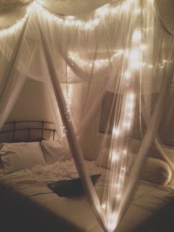 clearerly:  disturbance:  dyslexcya:  how cute is my bed  rly cute can i have it?  ✿ ✿ ✿