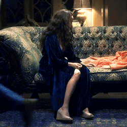 moxyphinx:The Haunting of Hill House: Olivia Crain’s Robe↳ “Carla Gugino adds that another tip-off is Olivia’s clothes. Olivia’s wardrobe throughout the series is exquisite, but Gugino says that the red velvet robe she wears toward the end is