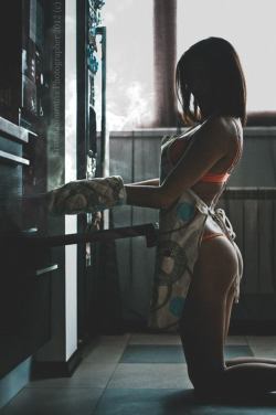 i-cant-see-past-you:  A girl doesn’t have to be a good cook for me to fall for her. However, being in the kitchen has always been comforting to me. I’ve grown up in the kitchen. Cooking together can be so passionate. Breakfast could be making French