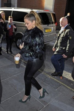 flyonvogue:  yeezuss:  luvkardashjennx:  November 15th - Khloe leaving KISS FM studio in London.  .  PERF BLOG 👑🌸  ♡❊ following back all similar blogs ♡❊   promoting new followers to thousands of dashboards. 👍 