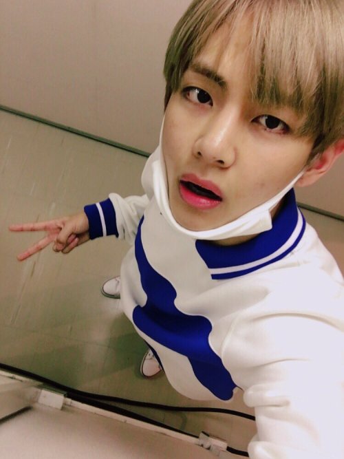 bts-trans:  160321 V’s Tweetむねキュンした？ #심쿵 https://t.co/SZ36E6EQ2fDid your heart pound? #HeartAttack  Trans cr; Maya @ bts-trans© TAKE OUT WITH FULL CREDITS
