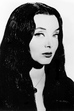 vintagegal:   Carolyn Jones as Morticia Addams on the Addams Family TV show, 1960s   Tish, you spoke French!