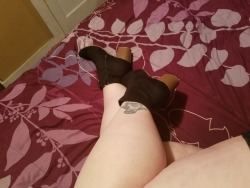 slavefairy:  Feeling sexy after an evening out.