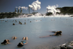 unrar:  Swimmers in a therapeutic thermal lake created from a power plant, Blue Lagoon, Iceland by Richard Nowitz.