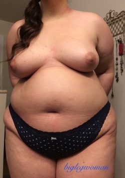 biglegwoman:  Tummy Tuesday!   Submit your own - http://biglegwoman.tumblr.com/submit