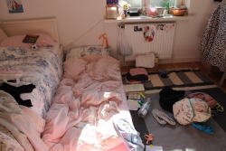 clouds-will-roll: I wish our sleepovers looked this cool, oh well @strawburry-blonde 