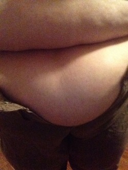 crazytrains:  bonnibelly:  Tight shorts photo dump. Oof. They hurt my poor little belly. ;(  Time for some shopping I see.