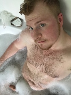 averagedudenextdoor: Hairy ginger lad using a lufa in the tub
