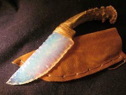 hybridfairy:lunablivion:Beautiful Native American fire opal blade.Kill me with this