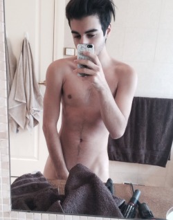 fantasy-ismy-reality:  shower time woop 