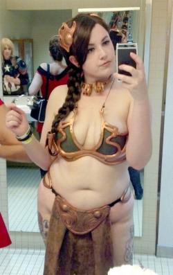 Chubby cosplay in Princess Leia&rsquo;s metal bikini