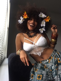 kieraplease:  kieraplease:  I’m having a good day 🌼 hope you are too. If not, I hope it gets better.   https://www.facebook.com/Kieraplease/