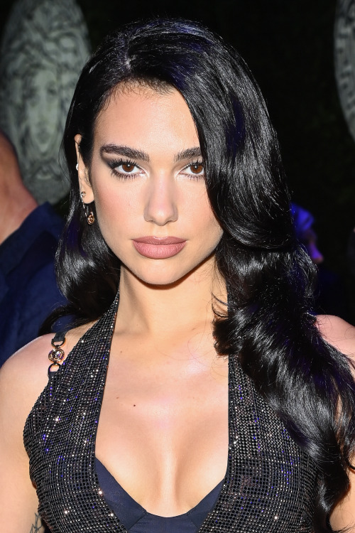 picsforkatherine:Dua Lipa at the Versace Special Event during Milan Fashion Week 