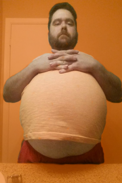 keepembloated:  colourchubs:  I love seeing a man’s belly hang lower than his shirt.   Love his swallowed-a-beach-ball belly.