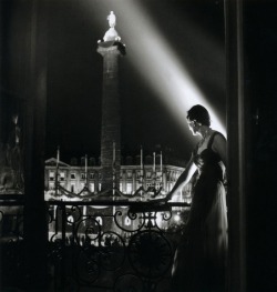 vampdreaminginhollywood:   Robert Doisneau Place Vendôme from a balcony at night, 1950 From Paris 