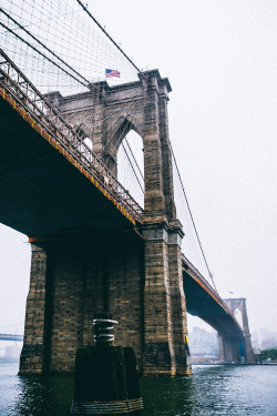 avenuesofinspiration:  Fog Over Brooklyn Bridge |  Contr∆st © | AOI