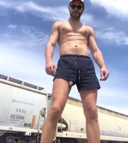 famousmaleexposedblog:  Liam Hemsworth alleged  pic ..Fake or not…Hot!  Follow me for more Naked Male Celebs!https://famousmaleexposedblog.tumblr.com/