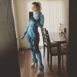 fucking-sexy-cosplay:  Zero Suit Samus selfie, by Nicole Winters Cosplay (source)