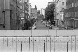 chrisjohndewitt:Looking over the Berlin Wall at Wolliner Strasse in 1986. The road going across the end of the street is Griebenowstrasse.