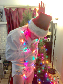 roxxyuncensored:  Baby T and I decorated our tree last night.