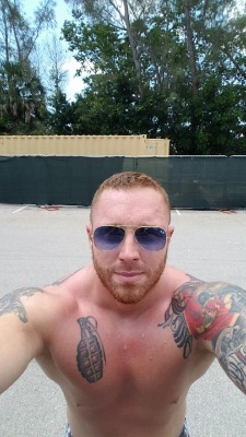 paloer:  Beefy ginger daddy with tiny dick.