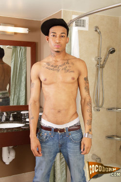 dominicanblackboy:  Arquez hot ass posted up in the shower!