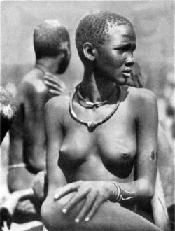 Sudanese Nuer girl. Via Collection of Old Photos.