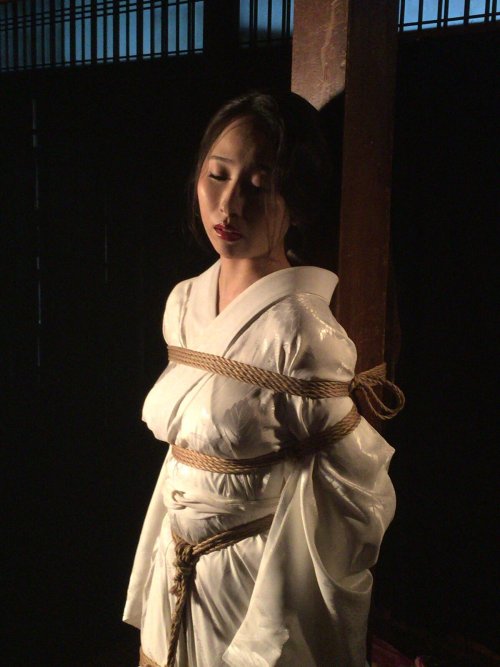 justscreenshots:Shibari Naka AkiraModel Yui Misaki