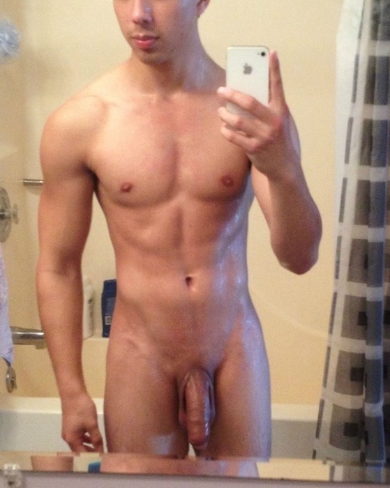 Naked guy mirror selfie no face