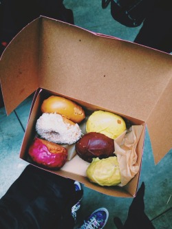 liz-miu:  08.02 Vegan Donuts from Pepple’s Organic Donuts. Salted caramel, coconut, blueberry, lemon, chocolate and green tea matcha. This is the best day of my life. Not exaggerating.