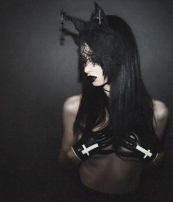 unholynymph:  demondevamp:  Stunning satanic Dark babe   ♡