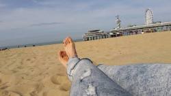 Our barefoot superstar SWAINS has just sent a present for her many fans.. some pictures from her recent holidays in the Netherlands (some selfies of her sexy bare feet, and a couple of shots taken by a non-barefooting friend of hers). The pictures were