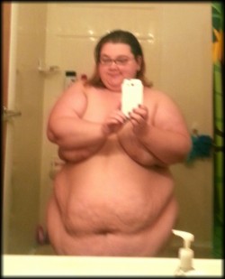 princsscupycake:  Lil blurry but this was me before my shower this morning. 