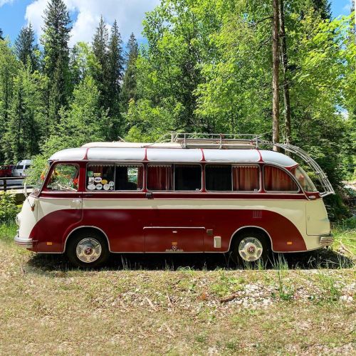 vansofberlin:  VOB on tour: Kässbohrer Setra S6 Panorama Camping Bus  . . . #kässbohrer #setra #setras6 #vintagebus #campingbus #oldtimer #kässbohrersetra #homeonwheels #vanlife #van #soloparking #tinyhouse #vanlifers #vanlifediaries #busconversion