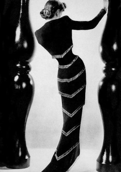 thevintagethimble:  British Vogue - 1939.  Susan Liston