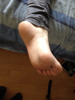 tickler4u:  ellessexyfeet:  Again   I’d be licking that sole within an inch of its life!!😍😍😍😍😍