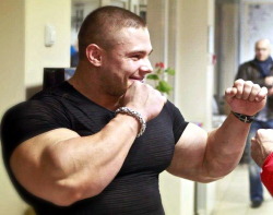 size-king:  Alexey &amp; his muscles.