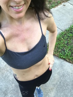 claimedjane: unbound68:  Beautiful morning to hit the trail!  Damn woman!!!! 💋 