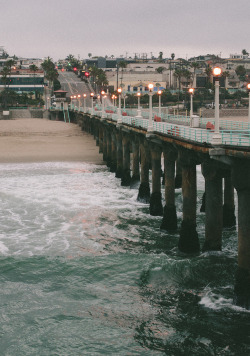 I was just browsing through posts and found this picture of Manhattan Beach Pier, my home break. I need to get wet again. Maybe I could stand to get up early tomorrow.