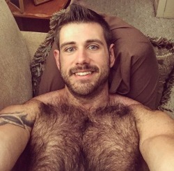 jerbear82: hottpoppa44:   beardburnme:  musclemick26 Instagram  gosh he makes me horny   Mmmmm yes me too 