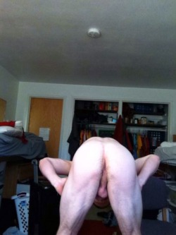 straightnakedselfies:  Zach gets super horny when his girlfriend is away for extended periods of time.   After seeing these photos o can only hope she&rsquo;s gone a hell of a lot and for a long time